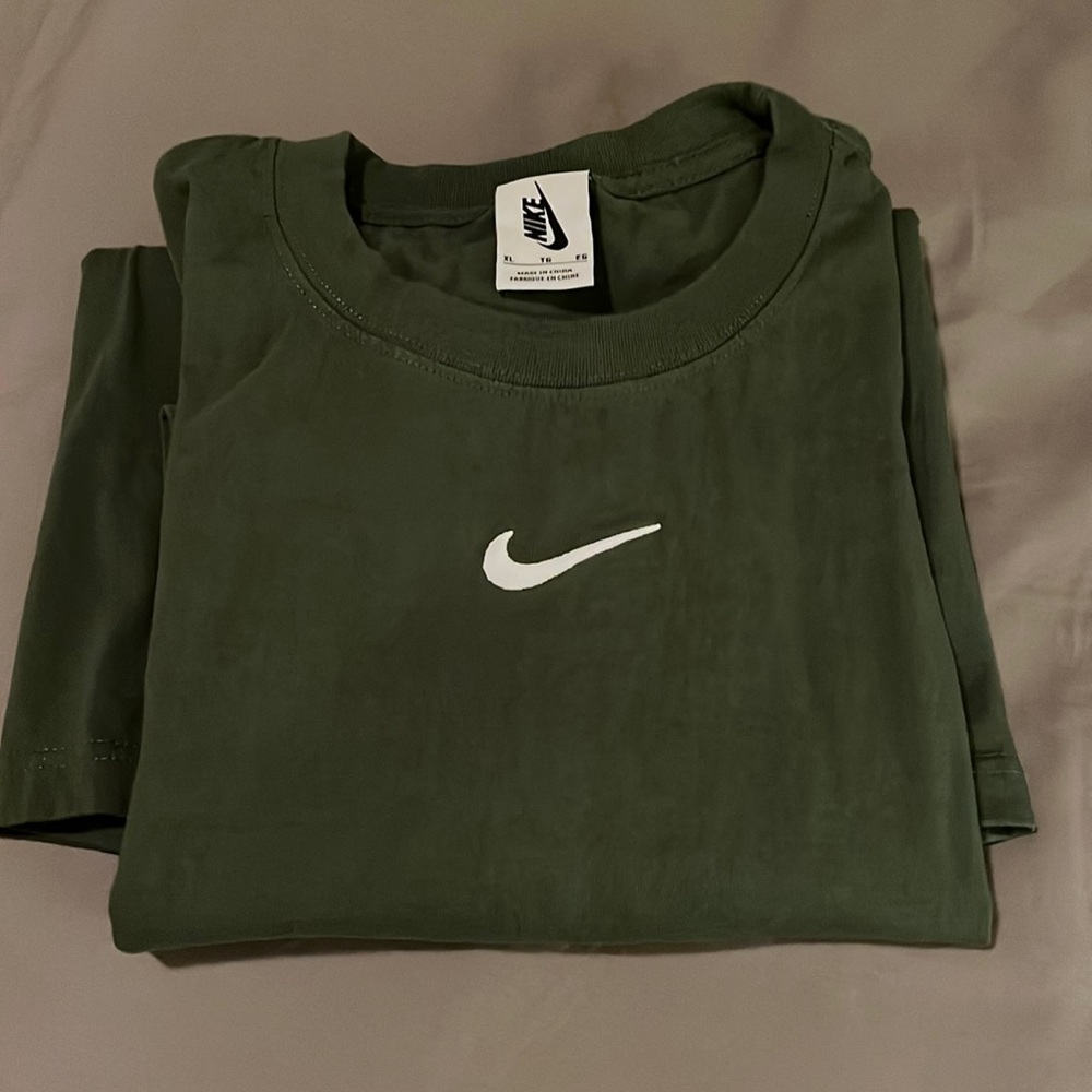 Center Swoosh Tee - Green - XL
